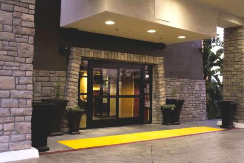 Best Western Plus Arrowhead Hotel