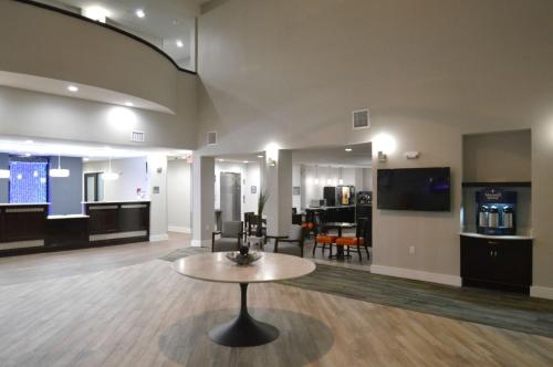 Best Western Plus Bay City Inn & Suites