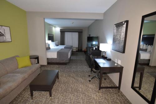 Best Western Plus Bay City Inn & Suites