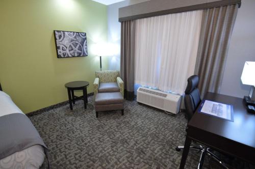 Best Western Plus Bay City Inn & Suites