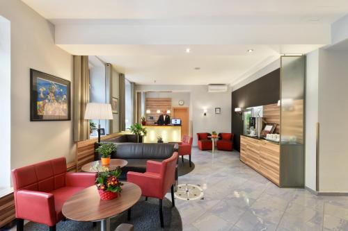 Hotel Lucia - image 8