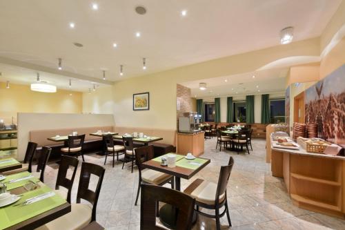 Hotel Lucia - image 7