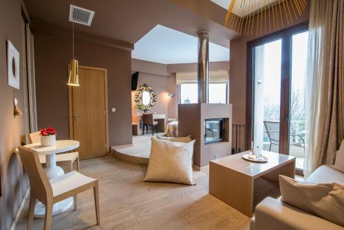 Forest Suites Boutique Hotel - image 10