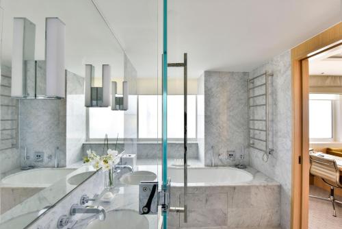 room detail thumbnail 2