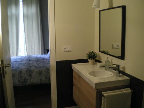 Apartamentos Murallas de Sevilla - image 13