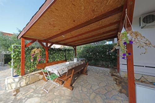  Apartments Lenka in Vrsi