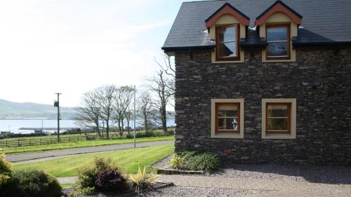 Dingle Courtyard Cottages 4 Bed - image 4