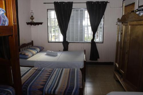 Quadruple Room image 9