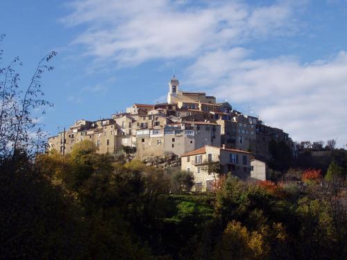 Hôtel Beauséjour Logis de France - Hotel - Berre-les Alpes