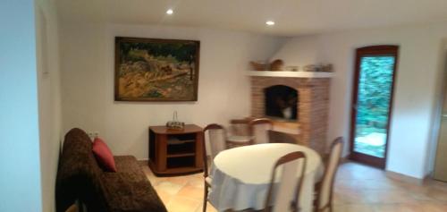  Apartman Mate in Preko