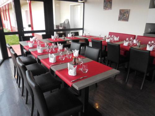 Fasthotel Montmarault - image 13