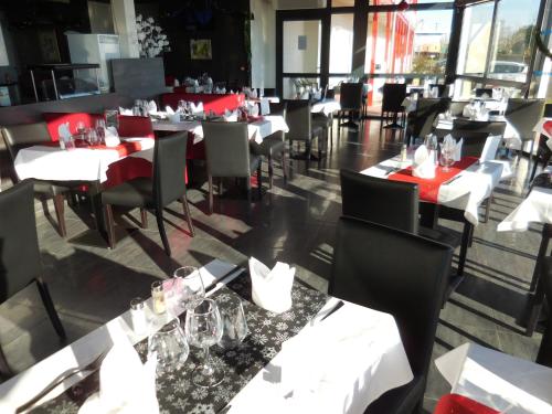 Fasthotel Montmarault - image 10