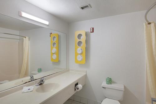 Motel 6-Bedford TX - Fort Worth - image 4
