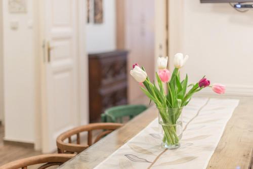 Family and Friends apartment Budapest - main image