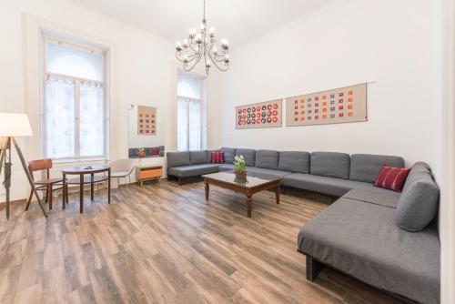 Apartment image 8
