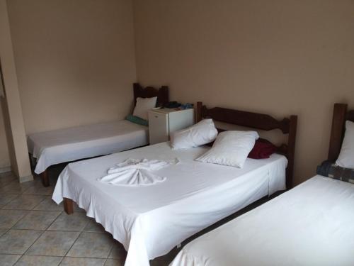 2 twin beds