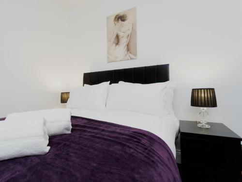 Ivy House - image 4