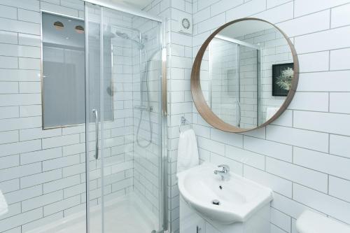 Malone Place Apartment - image 2