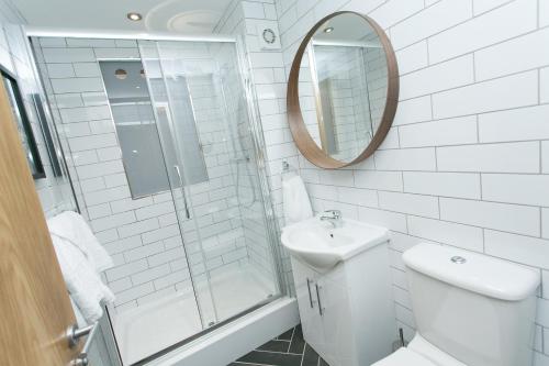 Malone Place Apartment - image 6