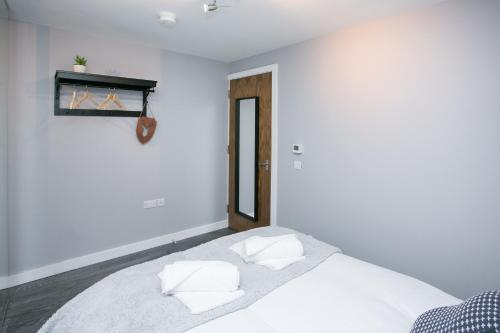 Malone Place Apartment - image 9