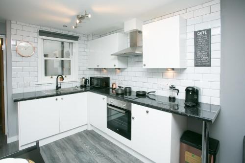 Malone Place Apartment - image 3