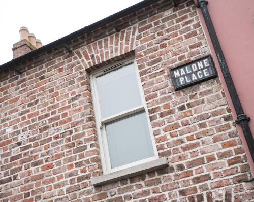 Malone Place Apartment - image 7