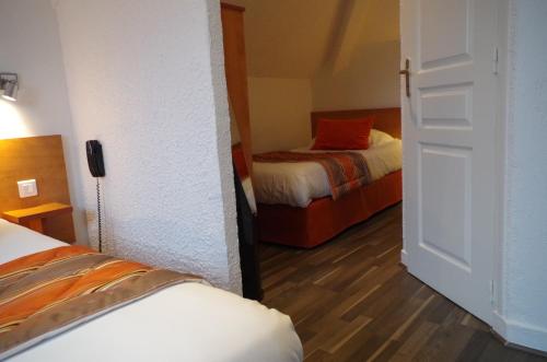 3 twin beds