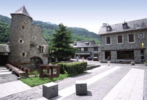 Agréable studio cabine à ST LARY SOULAN - 5 couchages (Agreable studio cabine a ST LARY SOULAN - 5 couchages) in Saint-Lary-Soulan