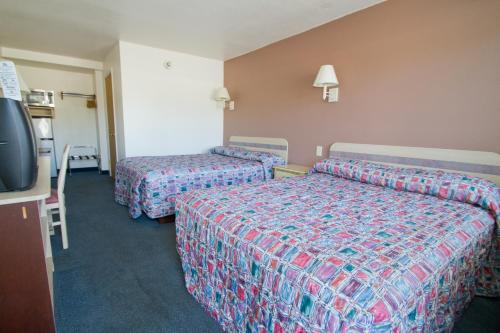 2 queen beds