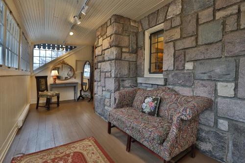 Stone Chalet Bed & Breakfast Inn - 편의 시설/서비스