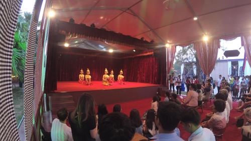 ゴールデン ノウラ ヴィラ パブ & レストラン