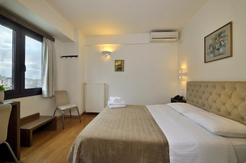 Standard Double or Twin Room image 8