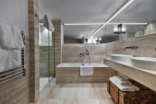 Photo 21 66 Saint Paul's & Spa