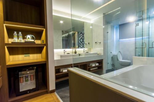 room detail thumbnail 2