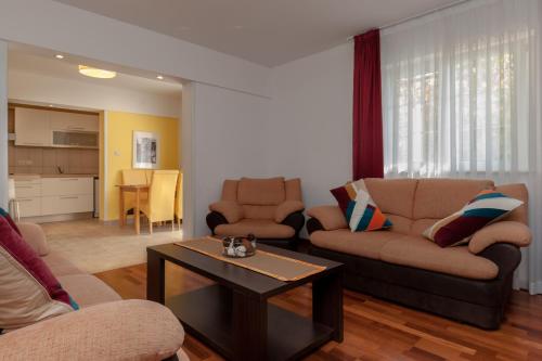 3 bedrooms, 5 beds