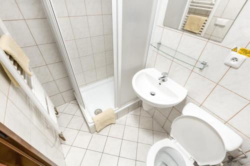 2 bedrooms, 4 beds