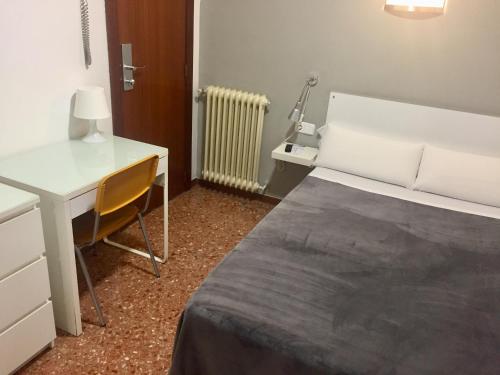 Hotel Catalunya Express - image 4