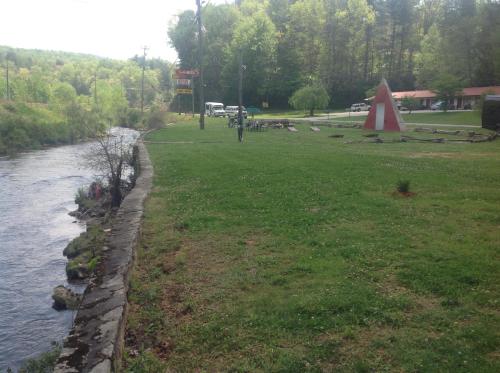 Qualla Cabins and Motel Cherokee near Casino