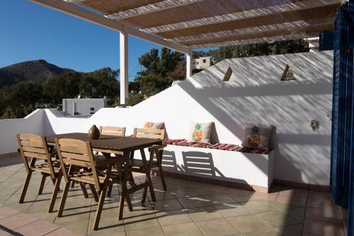 2 bedrooms, 6 beds