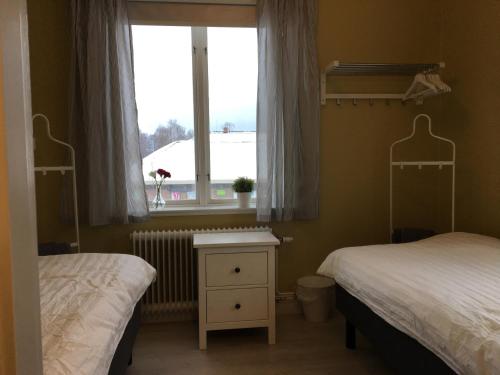 2 twin beds