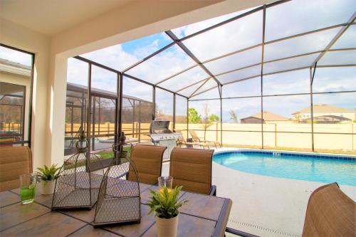 Sonoma Resort 6 Bedroom Vacation Home with Pool 1768 - image 8