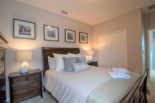 Sonoma Resort 6 Bedroom Vacation Home with Pool 1768 in Kissimmee, USA