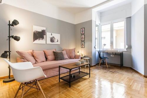 Chic and Cosy Flat in Plaka by UPSTREET, Ateny