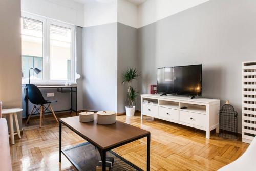 Chic and Cosy Flat in Plaka by UPSTREET - image 2