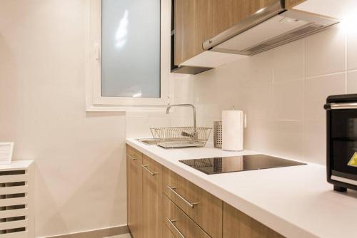 Chic and Cosy Flat in Plaka by UPSTREET - image 6