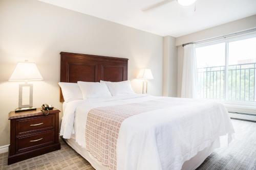 One-Bedroom Suite image 3