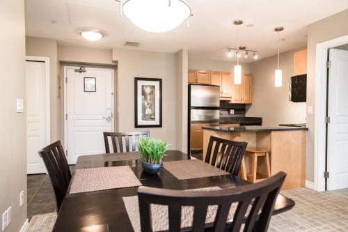 Two Bedroom, One Bathroom Suite image 7