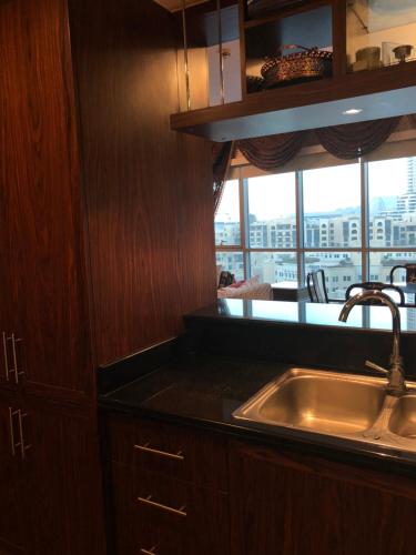 Downtown Dubai, Burj Khalifa area, Near Dubai Mall, Full Downtown views, Burj Residences 7, 2 Bedroom small apartment house, Dubaj (fotografie 7)