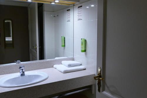 Au Relais de l'Ill Room Type - Double or Twin Room