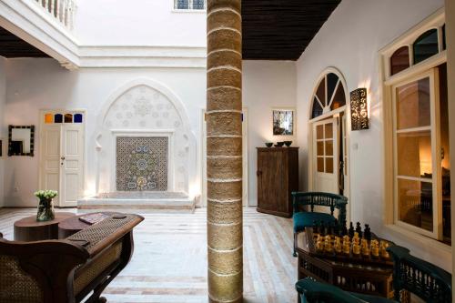 Riad Emotion - image 4